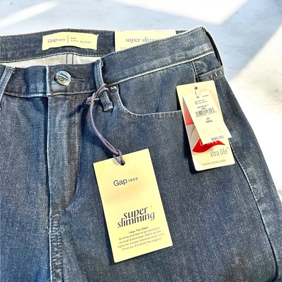 NWT GAP ‘Super Slimming Mid-Rise True Skinny Jeans’ in Dark Wash Blue Size 28R - Picture 2 of 16